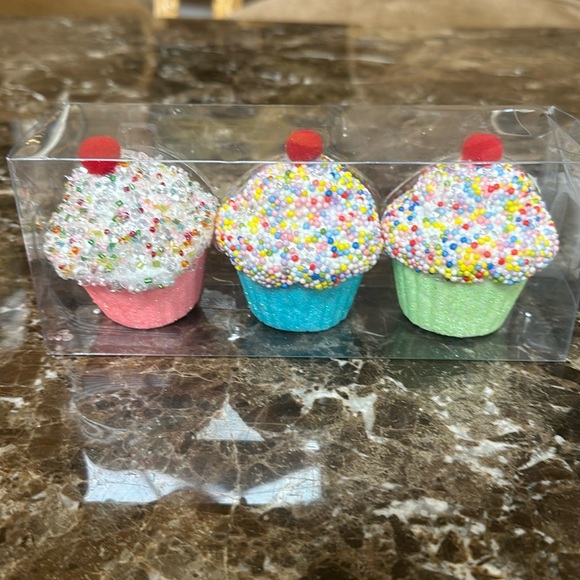 A set of three Christmas tree decorations as cupcakes made out of foam. - Picture 1 of 2